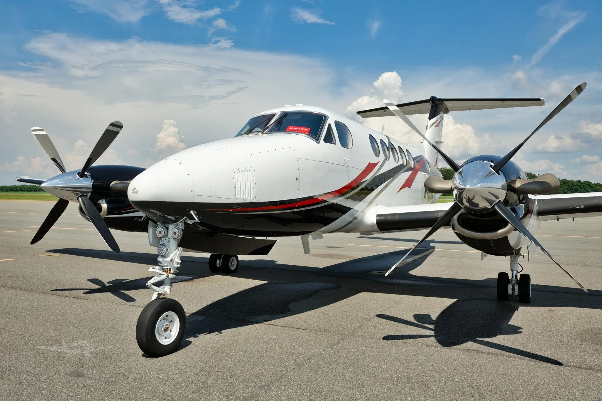 Exterior view of a 1982 BEECHCRAFT KING AIR 200, N799MC.