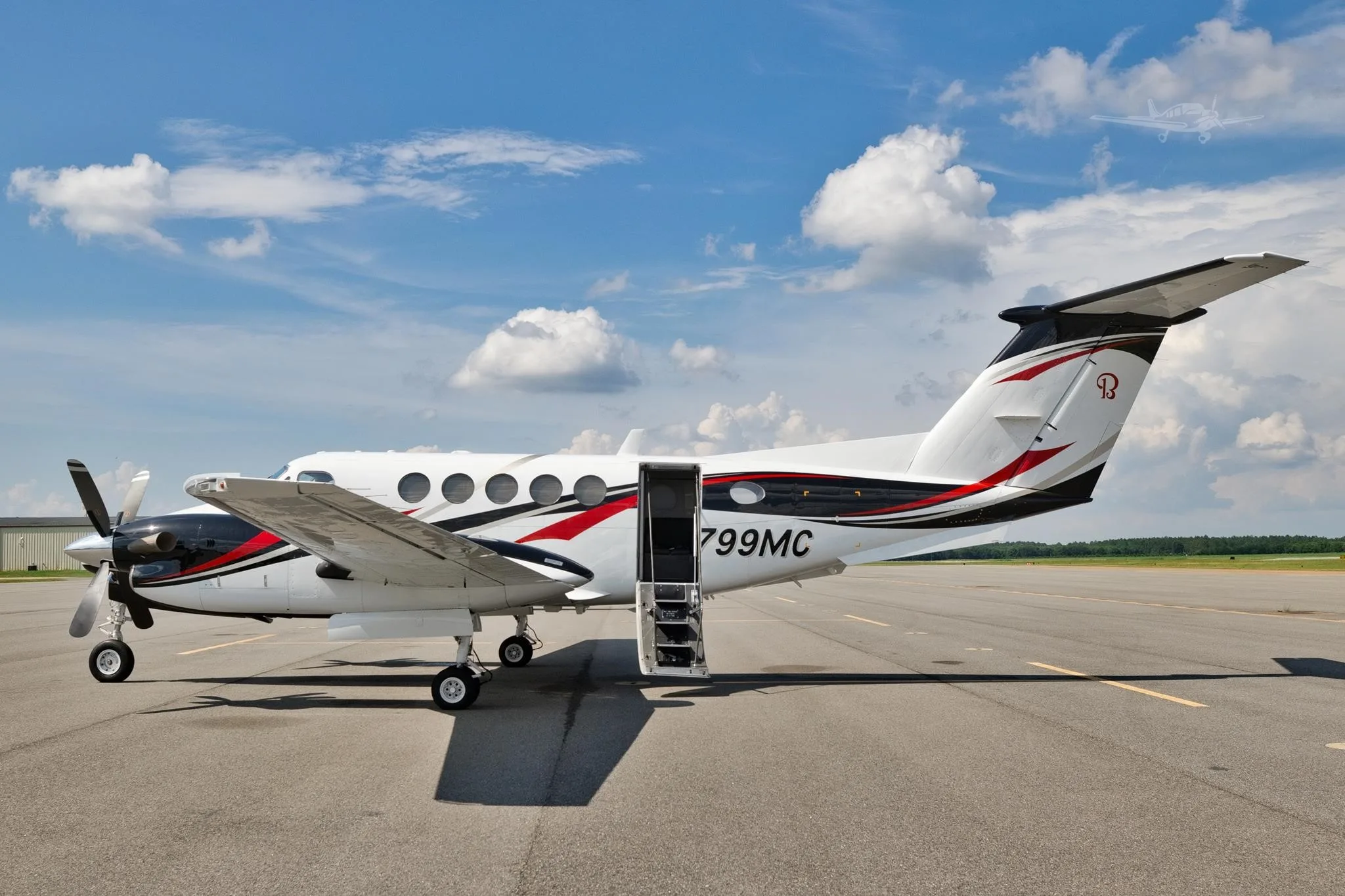 Exterior view of a 1982 BEECHCRAFT KING AIR 200, N799MC.