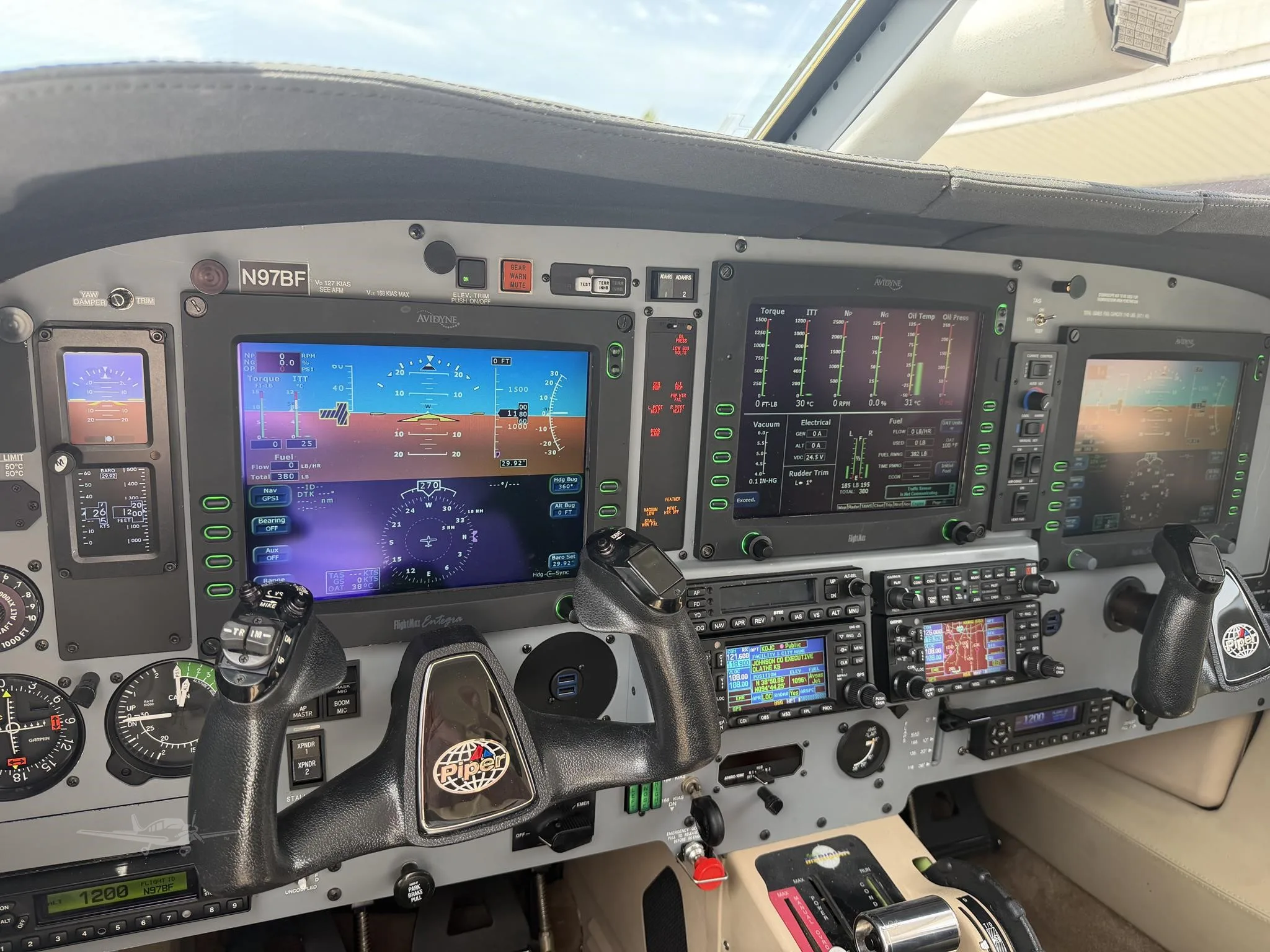 Cockpit and instrument panel of a 2006 PIPER MERIDIAN.