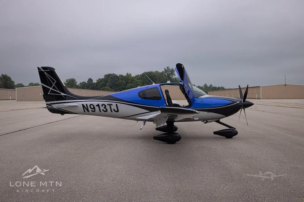 Exterior view of a 2023 CIRRUS SR22-G6 TURBO, N913TJ.