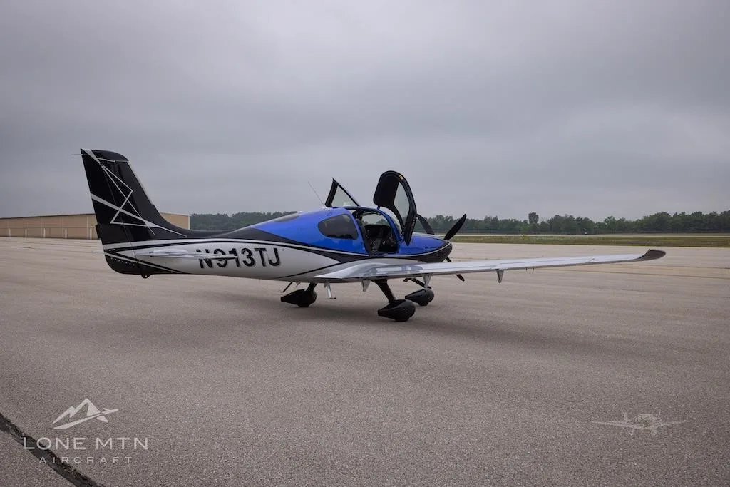 Exterior view of a 2023 CIRRUS SR22-G6 TURBO, N913TJ.