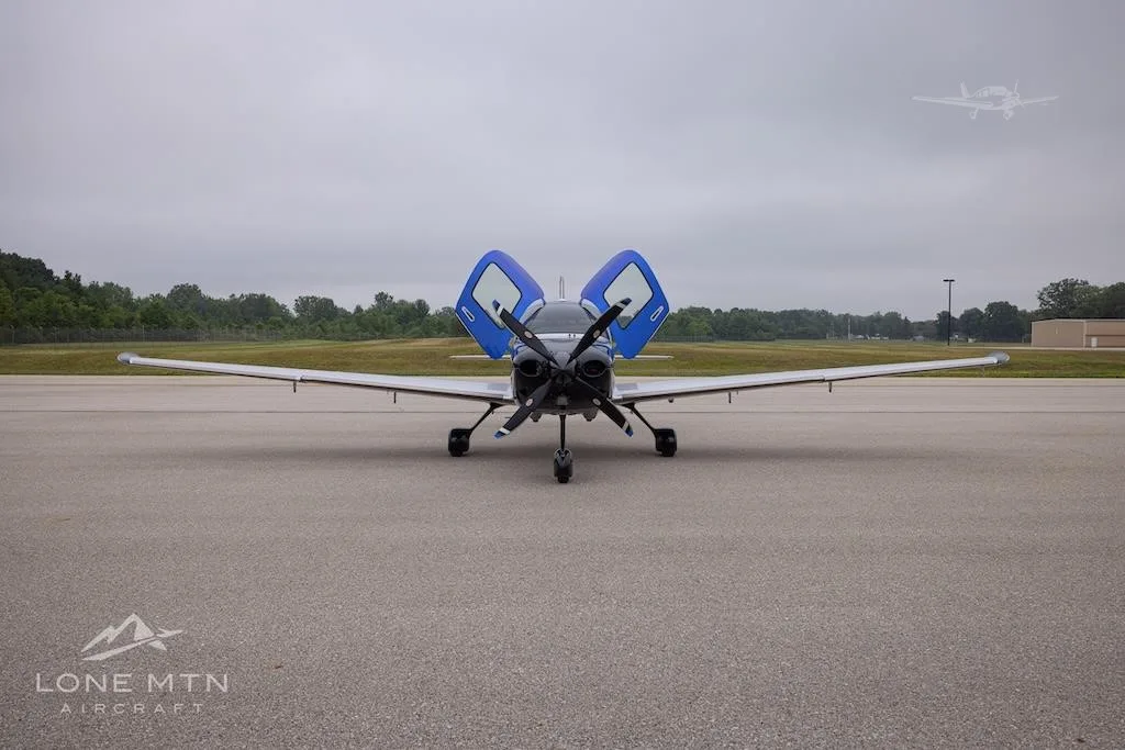 Exterior view of a 2023 CIRRUS SR22-G6 TURBO, N913TJ.