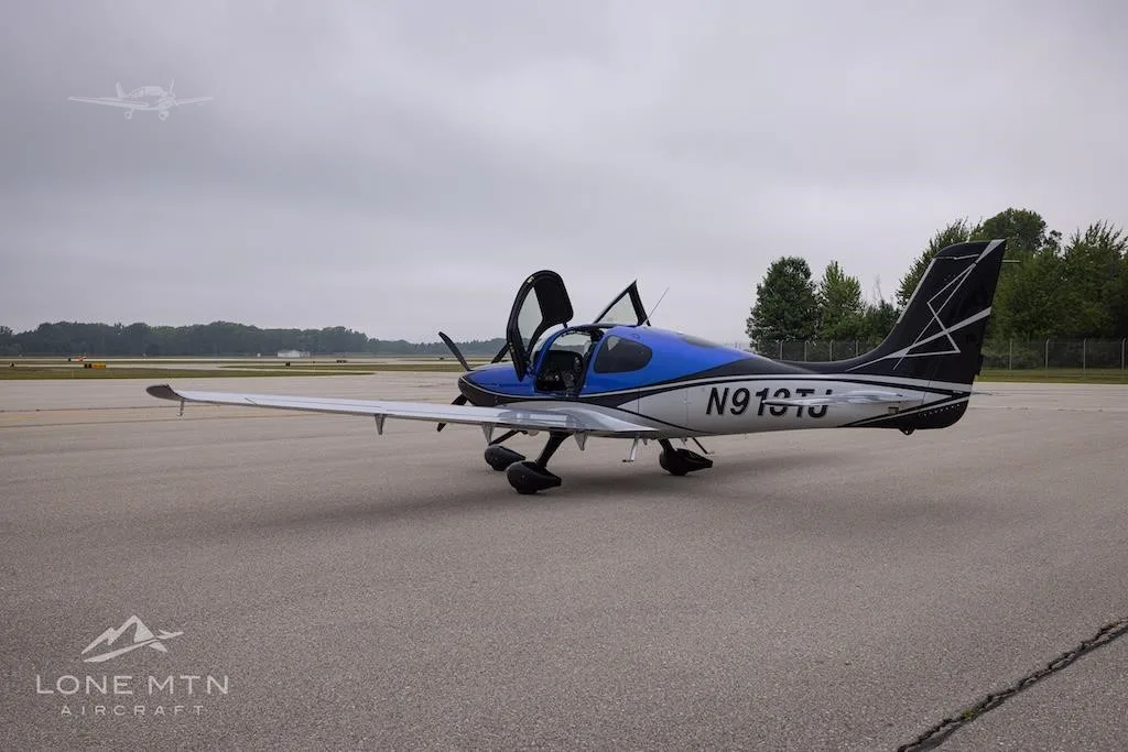Exterior view of a 2023 CIRRUS SR22-G6 TURBO, N913TJ.