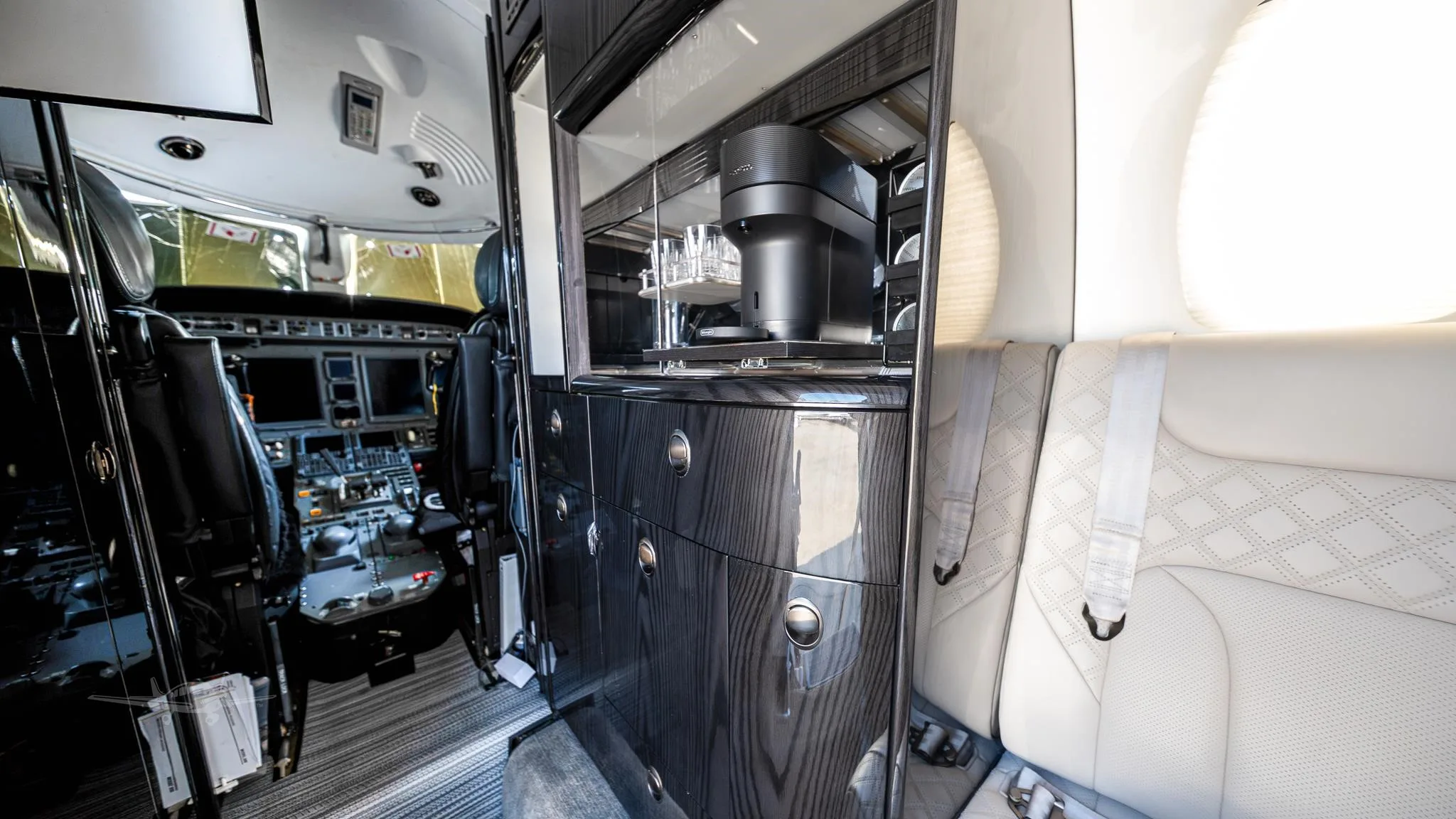 Cabin interior of a 2009 CESSNA CITATION SOVEREIGN.