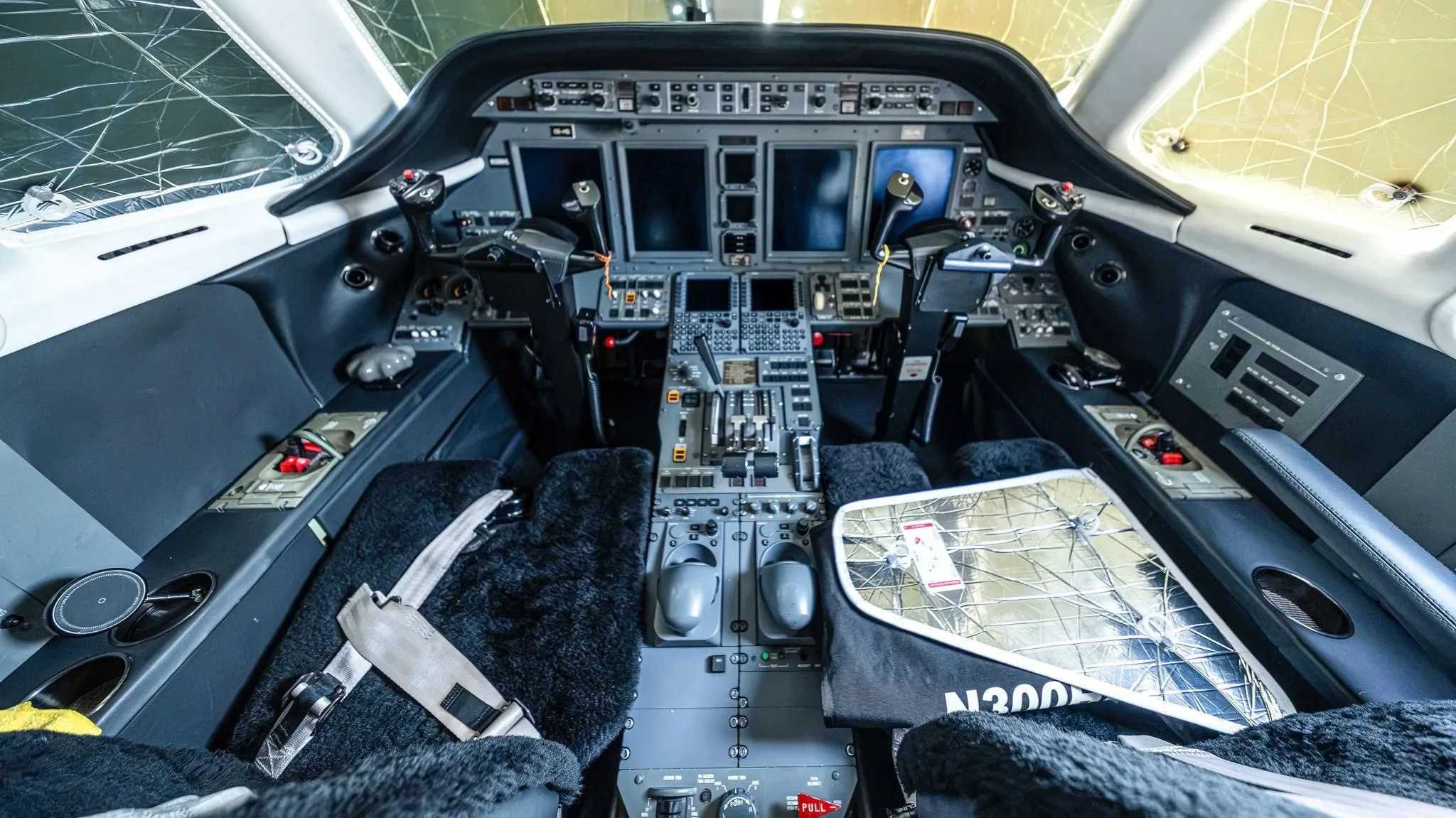 Cockpit and instrument panel of a 2009 CESSNA CITATION SOVEREIGN.