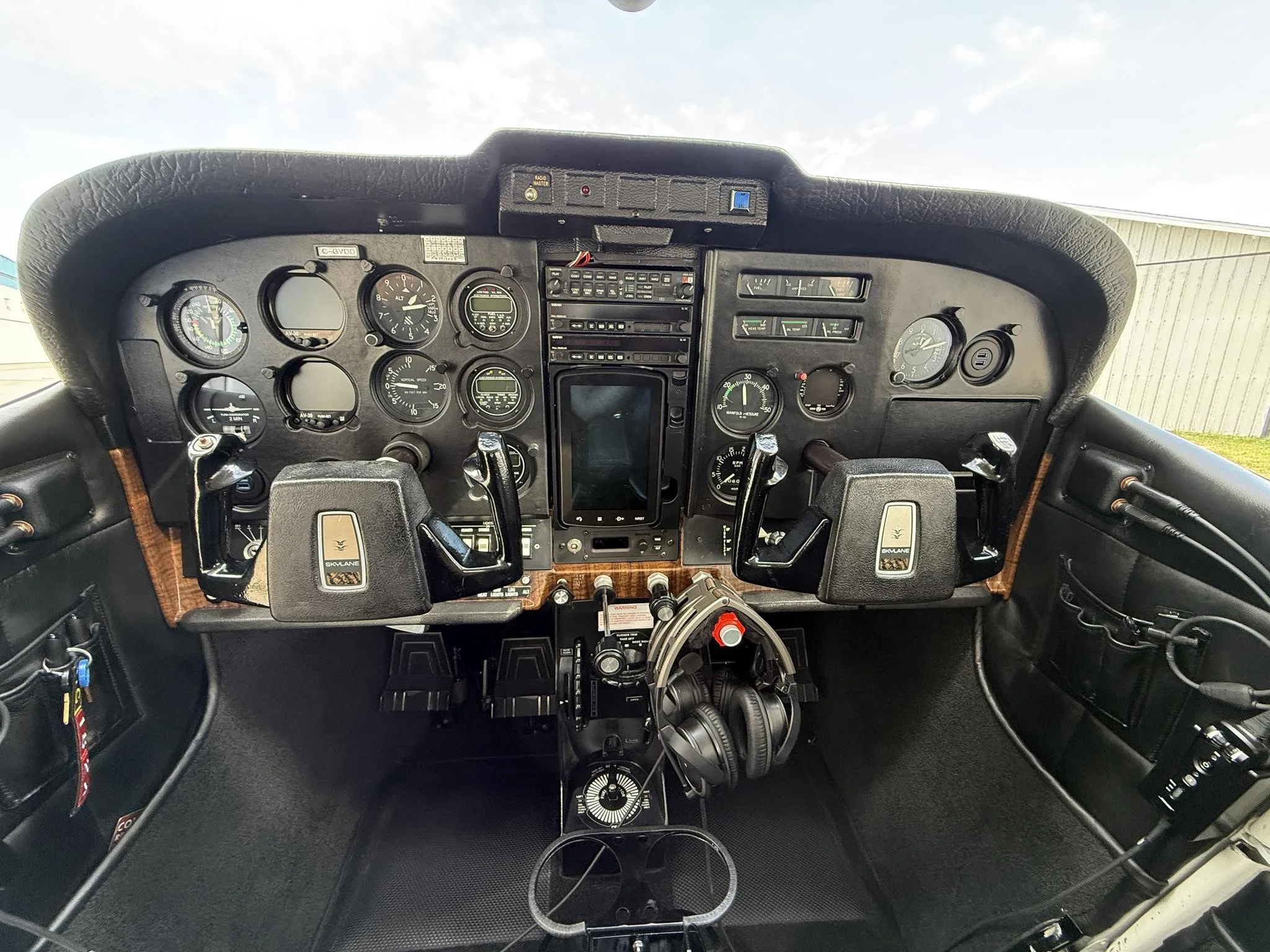 Cockpit and instrument panel of a 1974 CESSNA 182P SKYLANE.