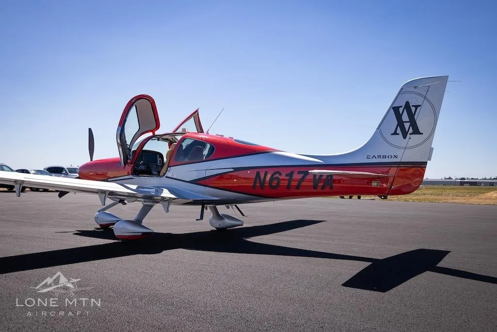 Exterior view of a 2016 CIRRUS SR22-G5 TURBO, N617VA.