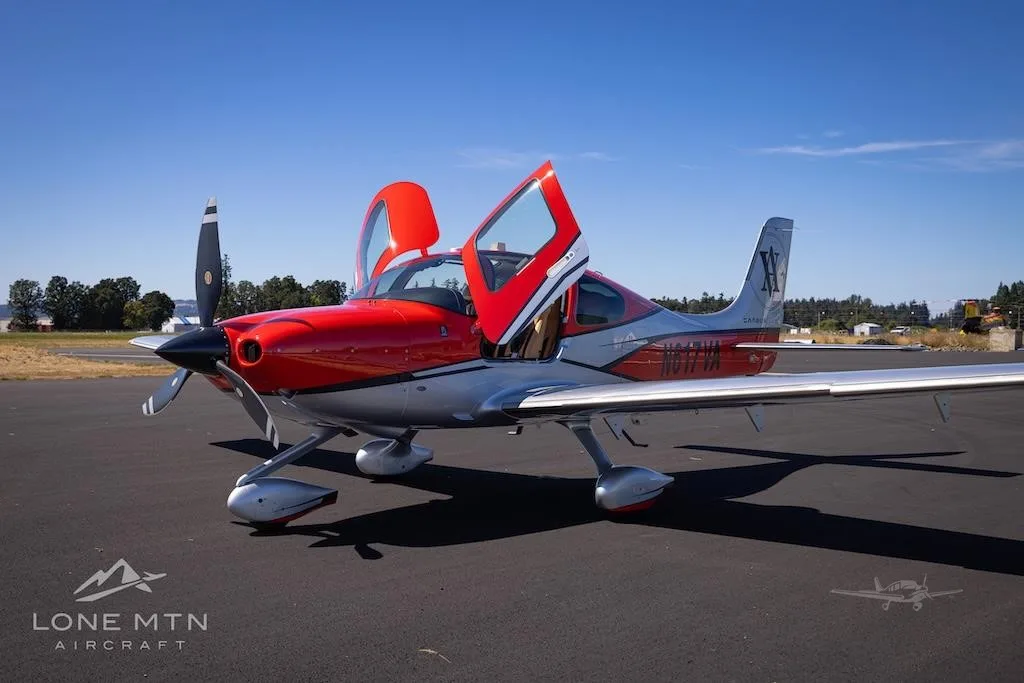 Exterior view of a 2016 CIRRUS SR22-G5 TURBO, N617VA.
