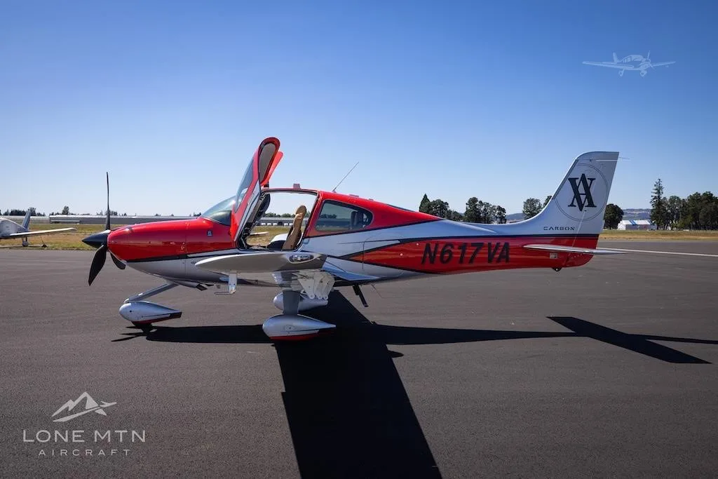 Exterior view of a 2016 CIRRUS SR22-G5 TURBO, N617VA.