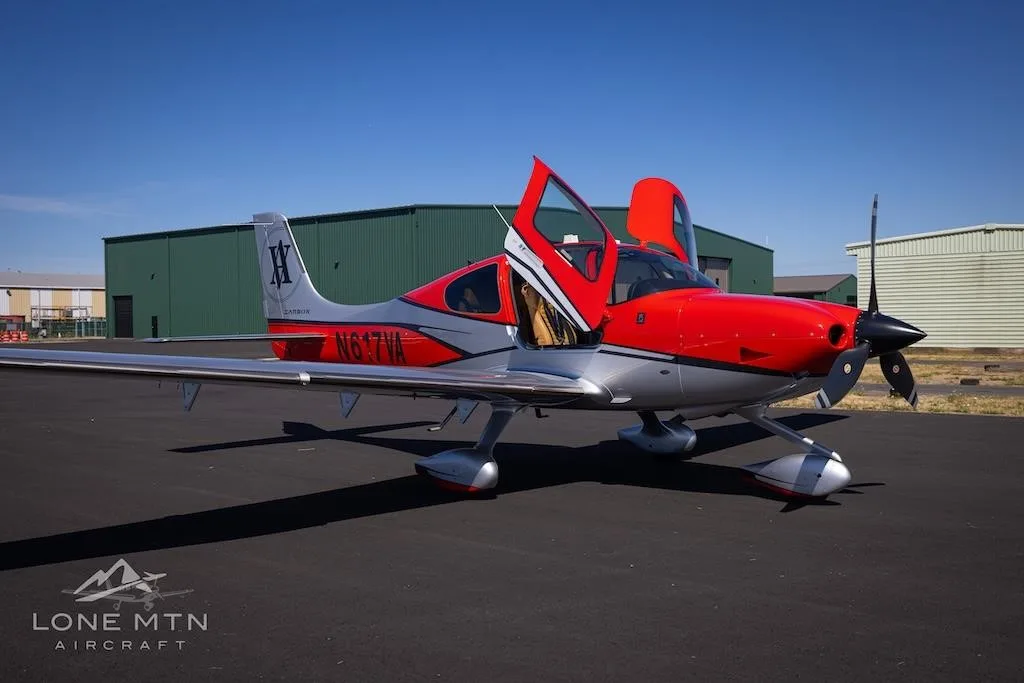 Exterior view of a 2016 CIRRUS SR22-G5 TURBO, N617VA.