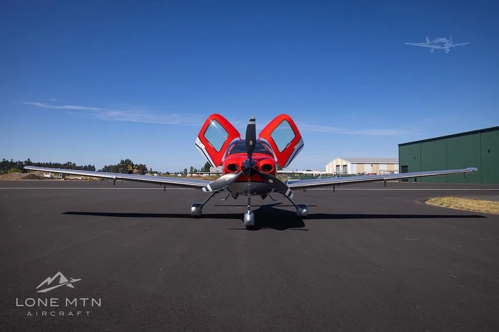 Exterior view of a 2016 CIRRUS SR22-G5 TURBO, N617VA.