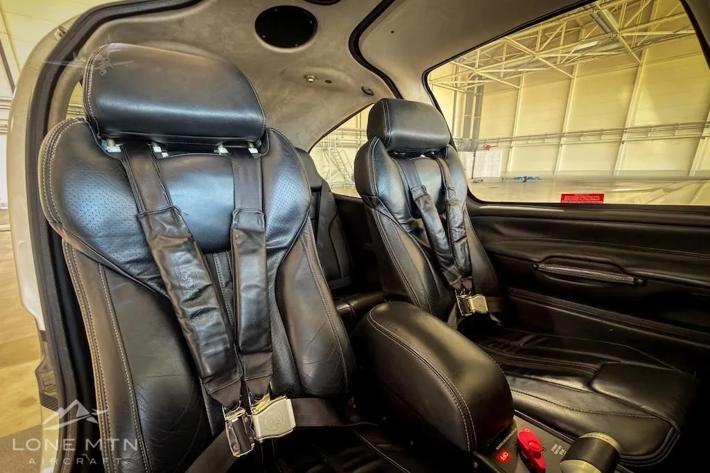 Cabin interior of a 2015 CIRRUS SR22-G5.