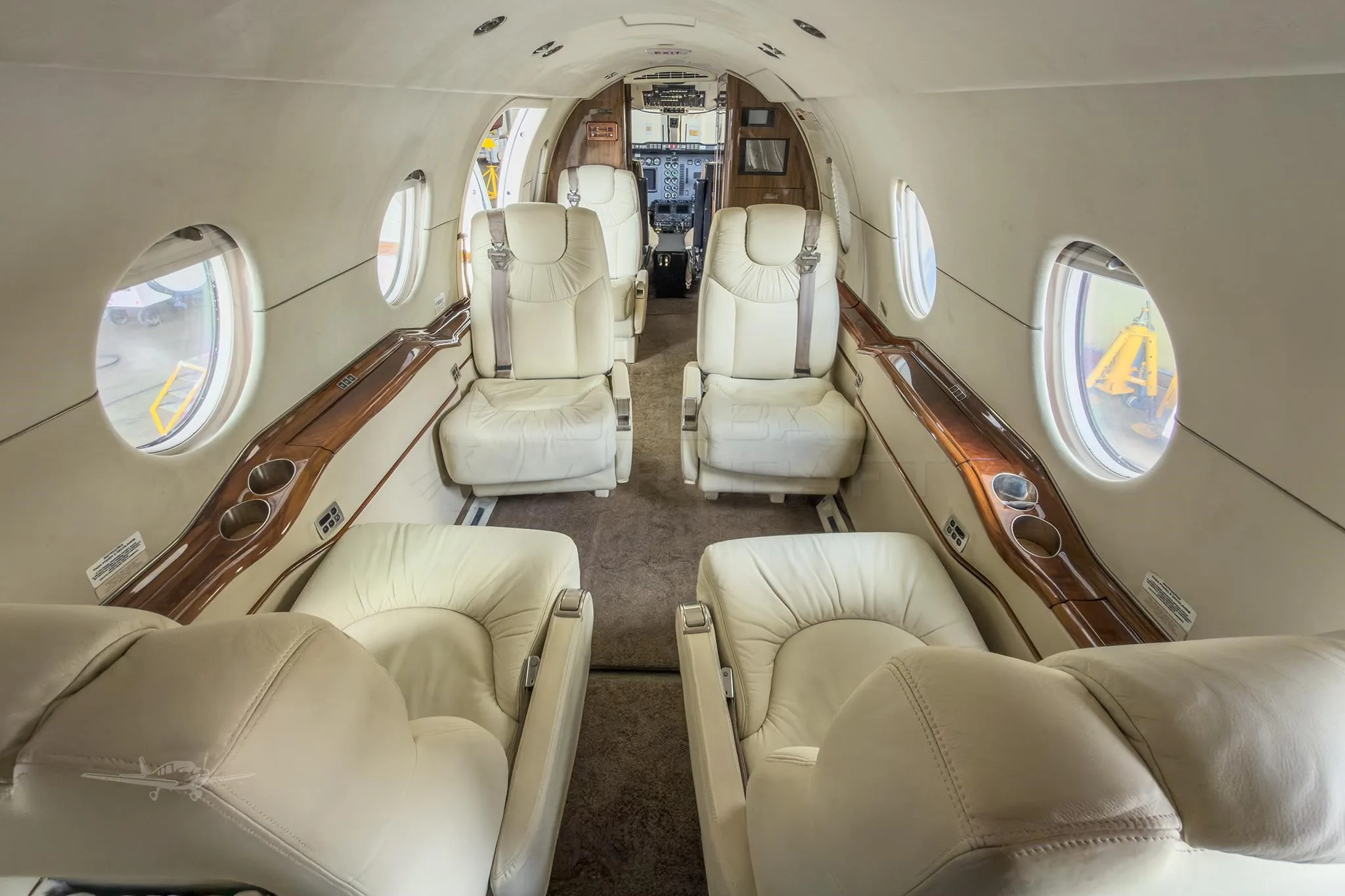 Cabin interior of a 2007 HAWKER 400XP.