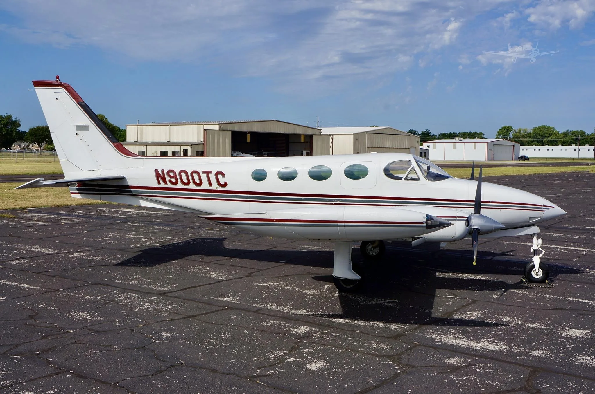 Exterior view of a 1977 CESSNA 340A, N900TC.