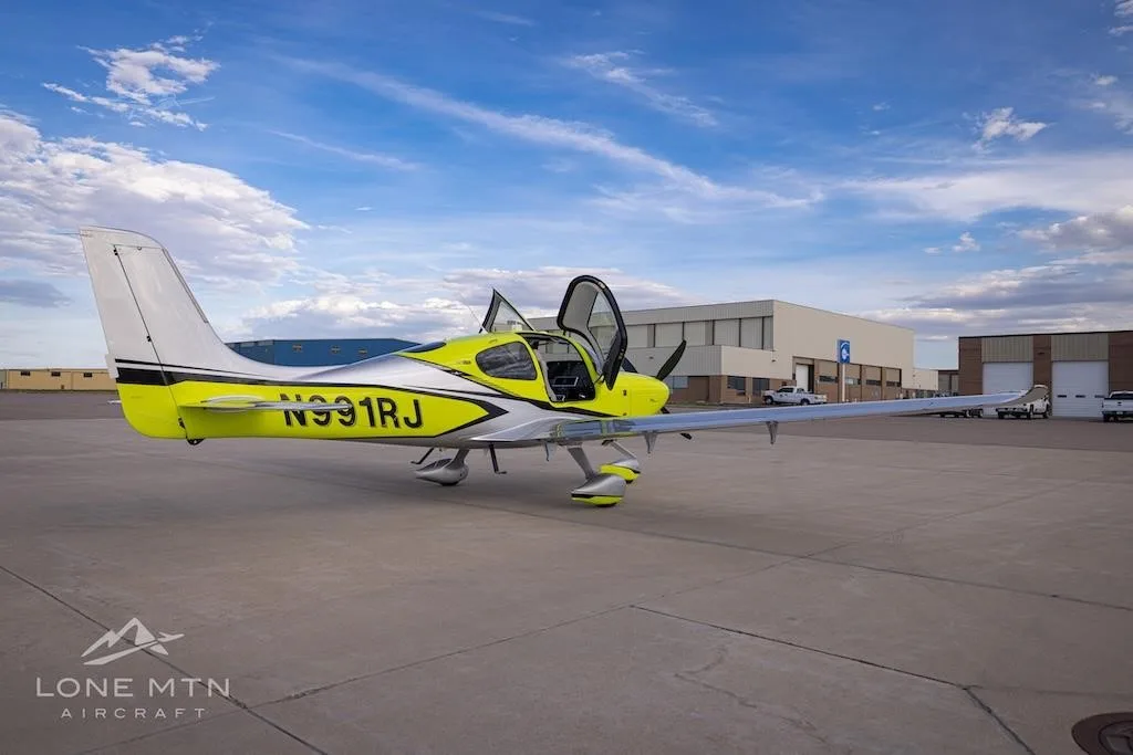 Exterior view of a 2024 CIRRUS SR22-G7 TURBO, N991RJ.