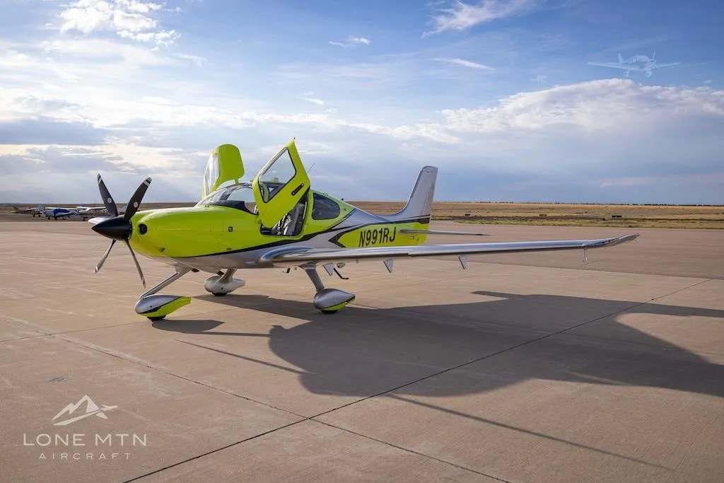 Exterior view of a 2024 CIRRUS SR22-G7 TURBO, N991RJ.