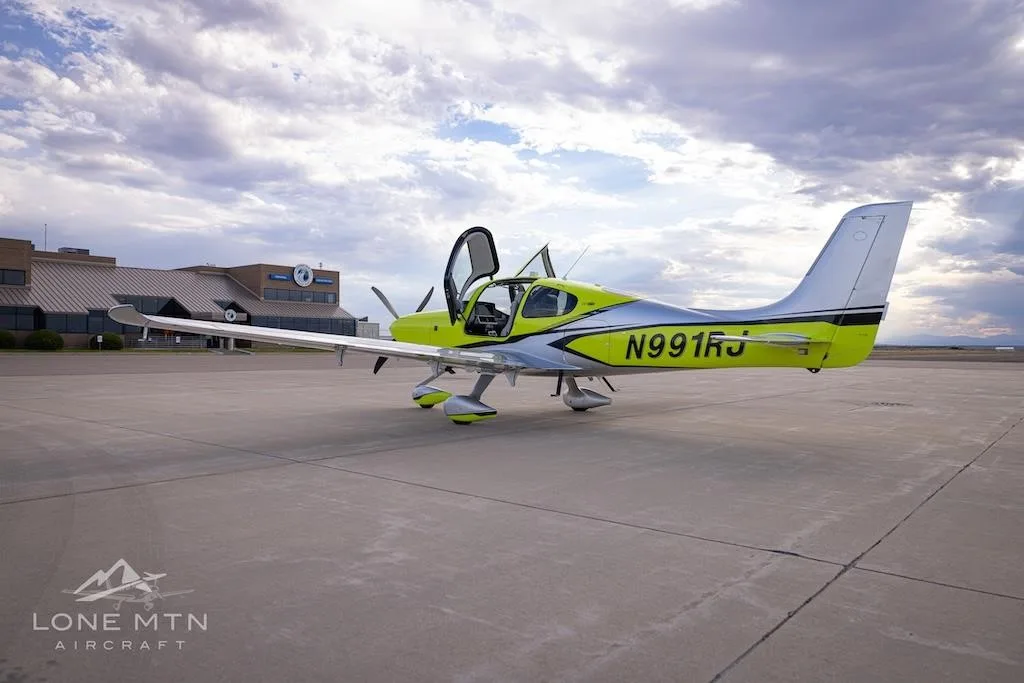 Exterior view of a 2024 CIRRUS SR22-G7 TURBO, N991RJ.