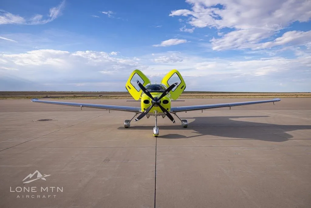 Exterior view of a 2024 CIRRUS SR22-G7 TURBO, N991RJ.