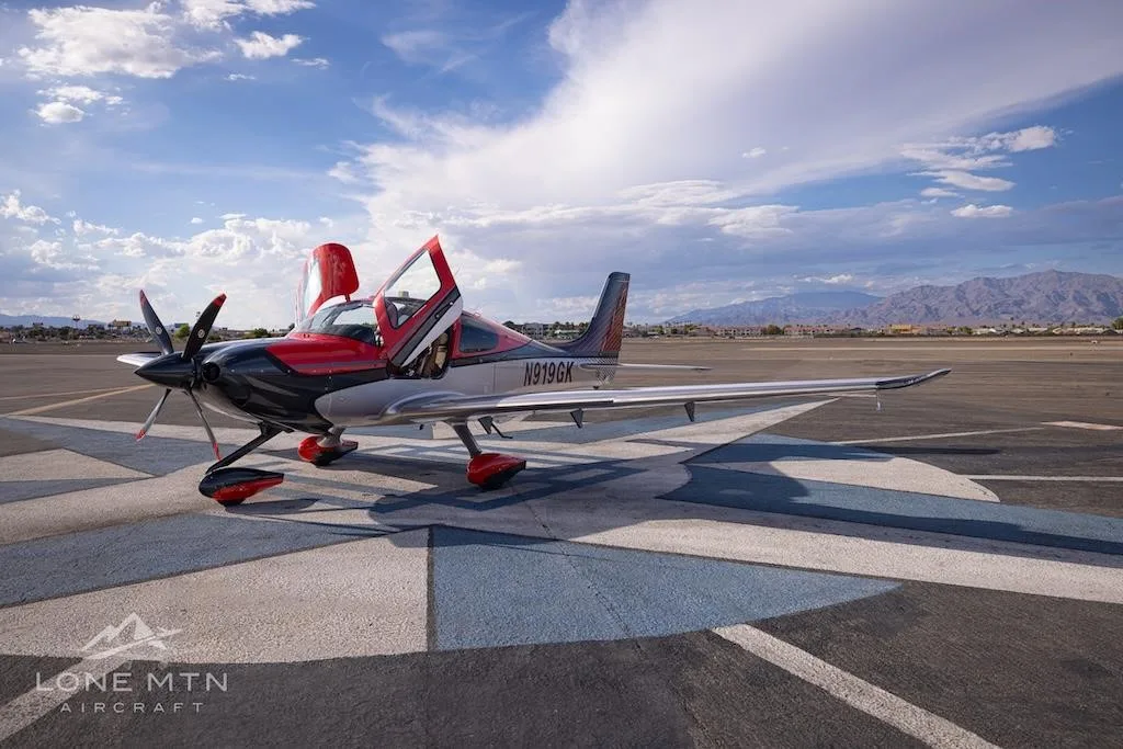 Exterior view of a 2021 CIRRUS SR22-G6 TURBO, N919GK.