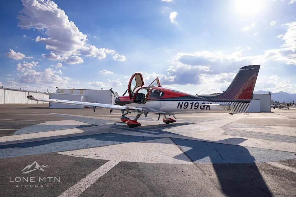 Exterior view of a 2021 CIRRUS SR22-G6 TURBO, N919GK.