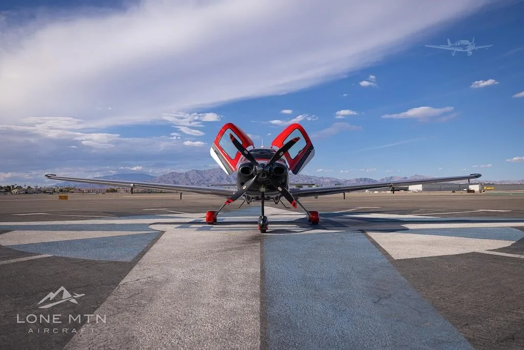 Exterior view of a 2021 CIRRUS SR22-G6 TURBO, N919GK.