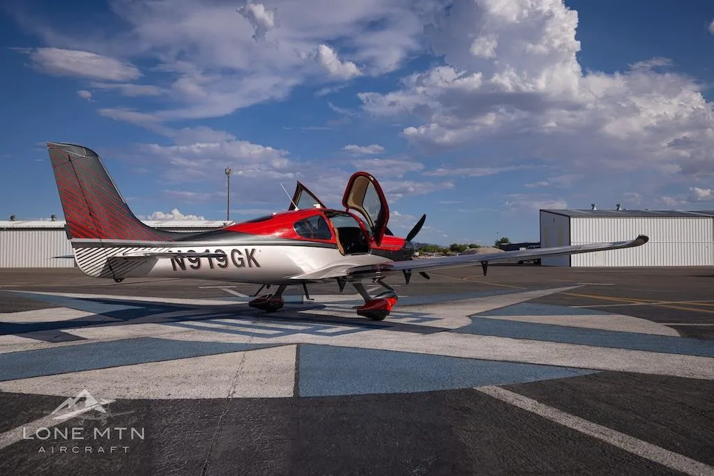 Exterior view of a 2021 CIRRUS SR22-G6 TURBO, N919GK.