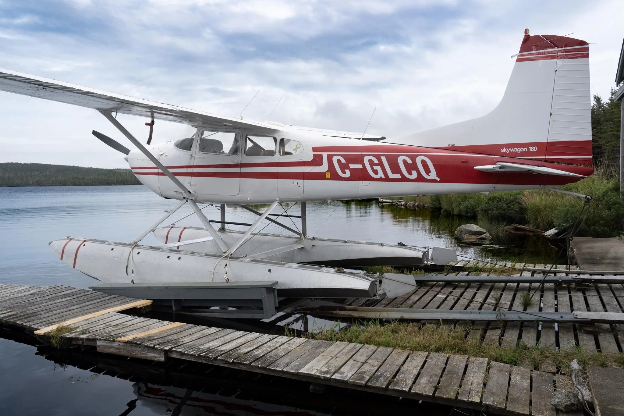 Exterior view of a 1974 CESSNA 180J, C-GLCQ.