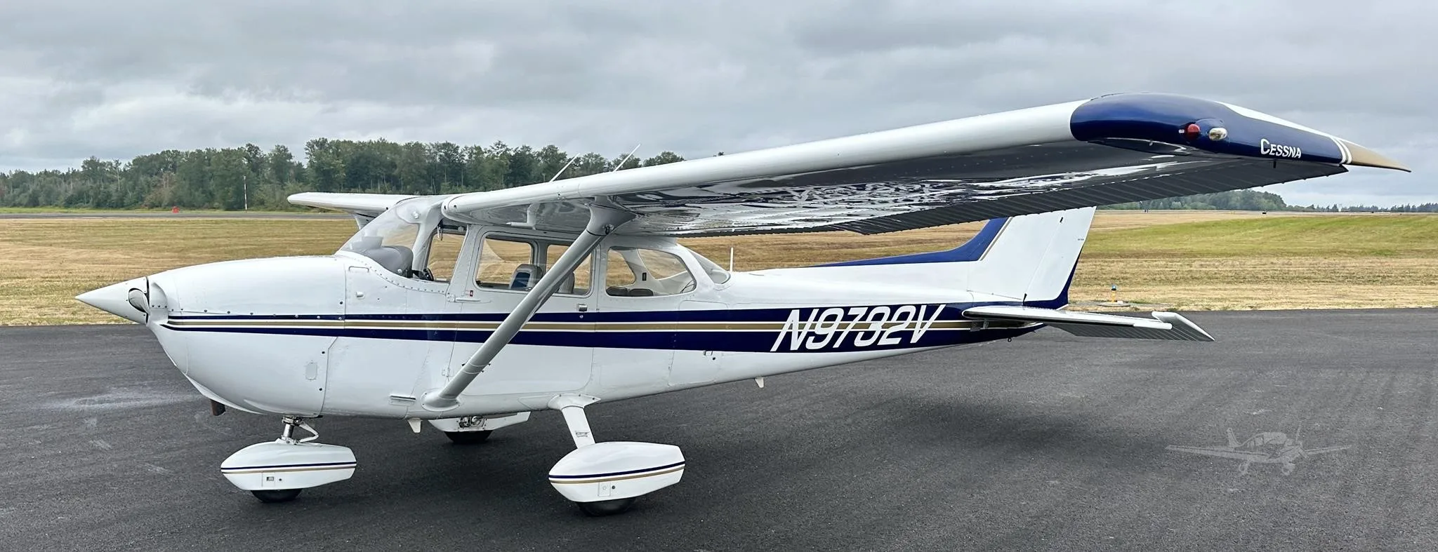 Exterior view of a 1974 CESSNA 172M SKYHAWK, N9732V.