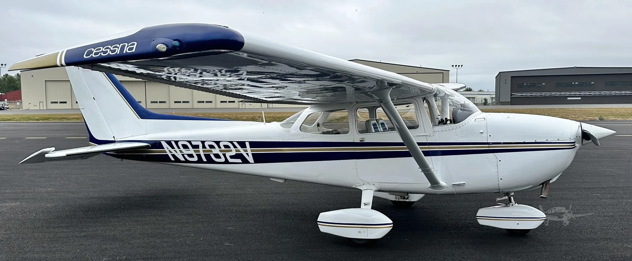 Exterior view of a 1974 CESSNA 172M SKYHAWK, N9732V.