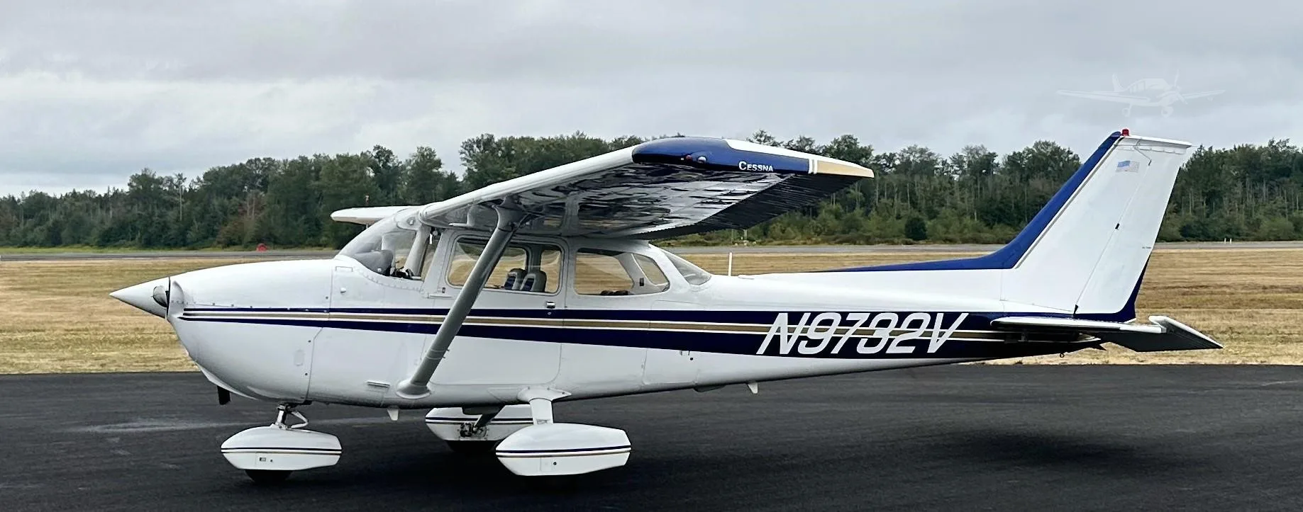Exterior view of a 1974 CESSNA 172M SKYHAWK, N9732V.