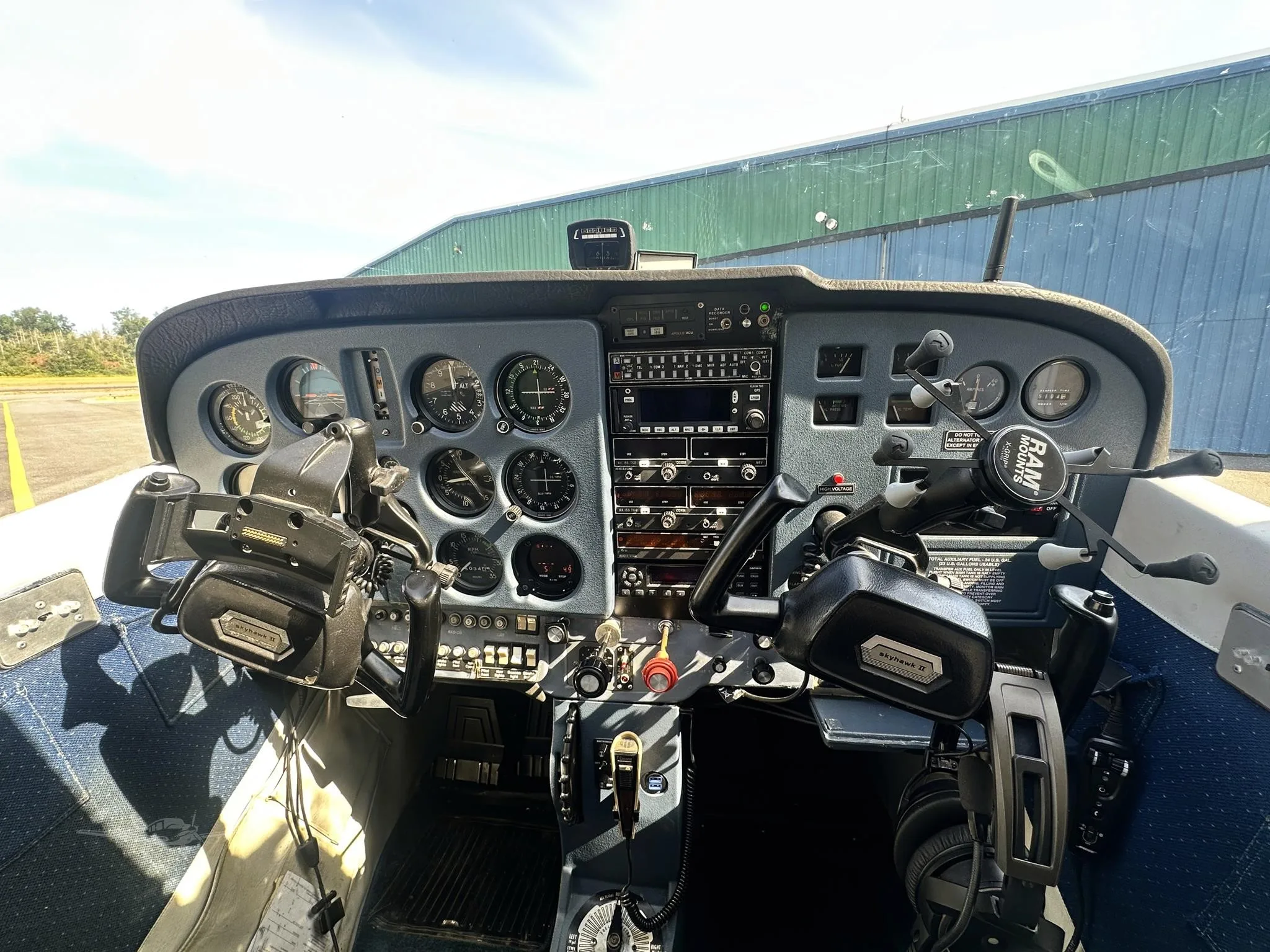 Cockpit and instrument panel of a 1974 CESSNA 172M SKYHAWK.