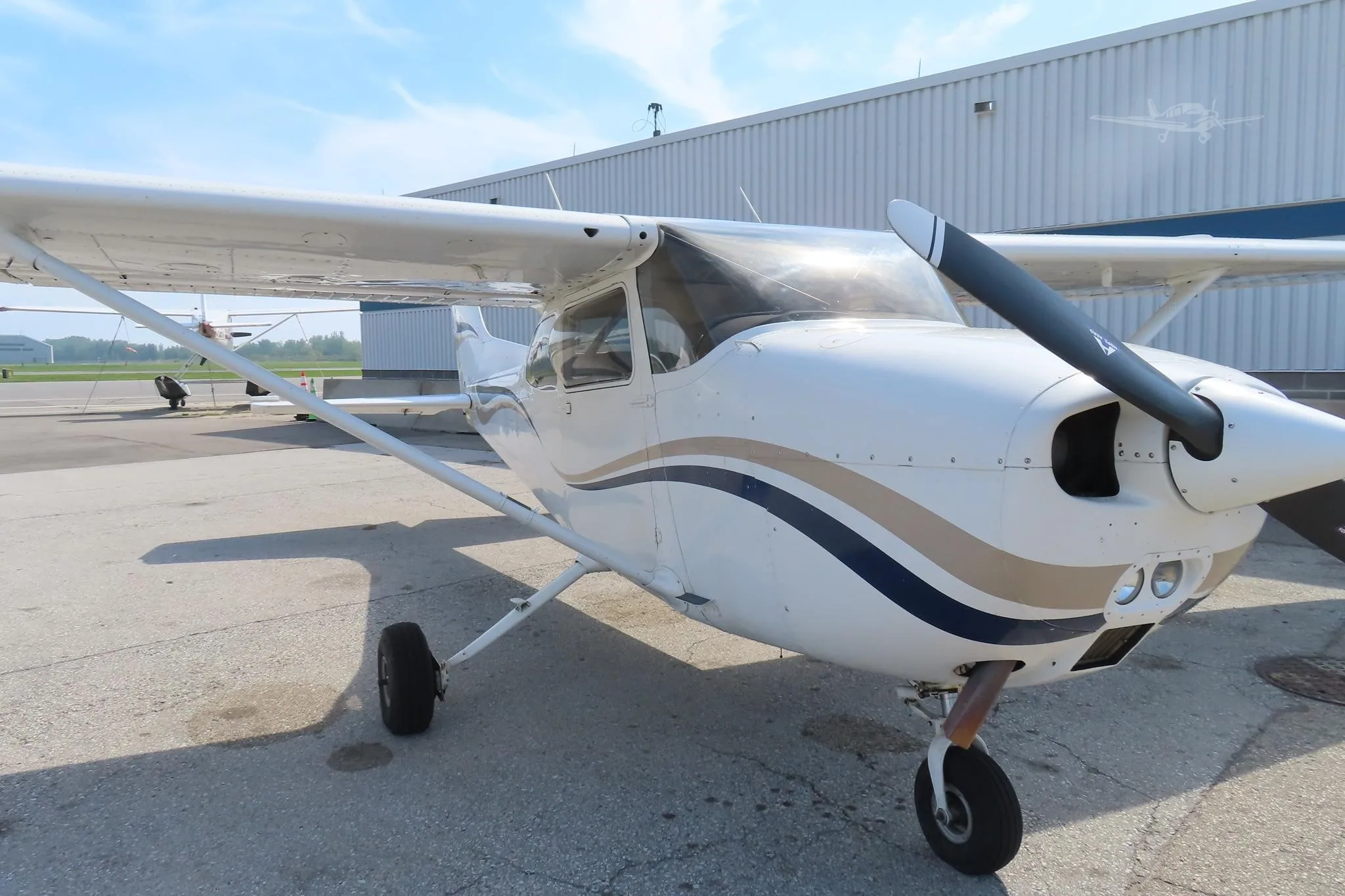 Exterior view of a 1975 CESSNA 172M SKYHAWK, C--GPZB.