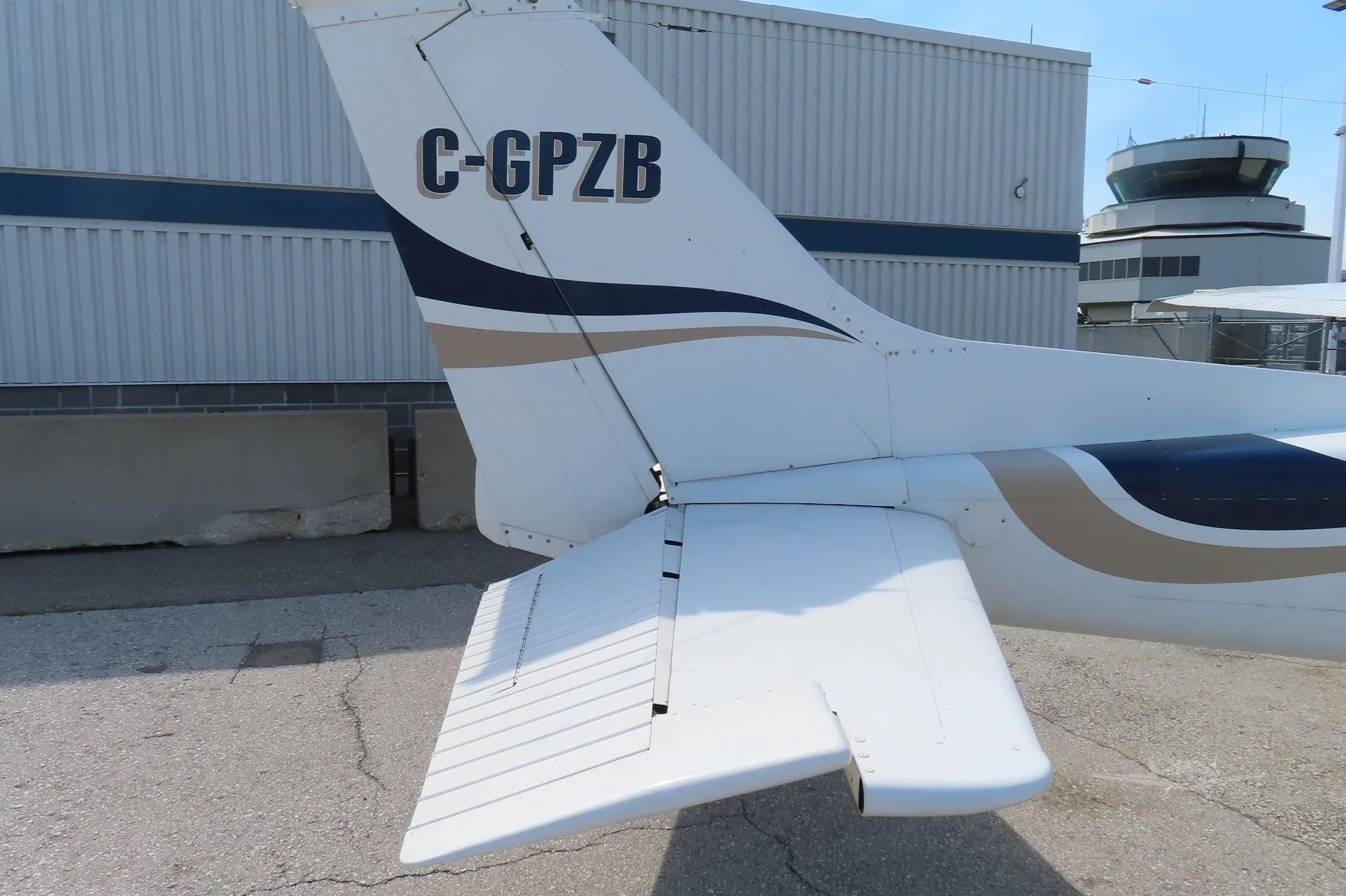 Exterior view of a 1975 CESSNA 172M SKYHAWK, C--GPZB.