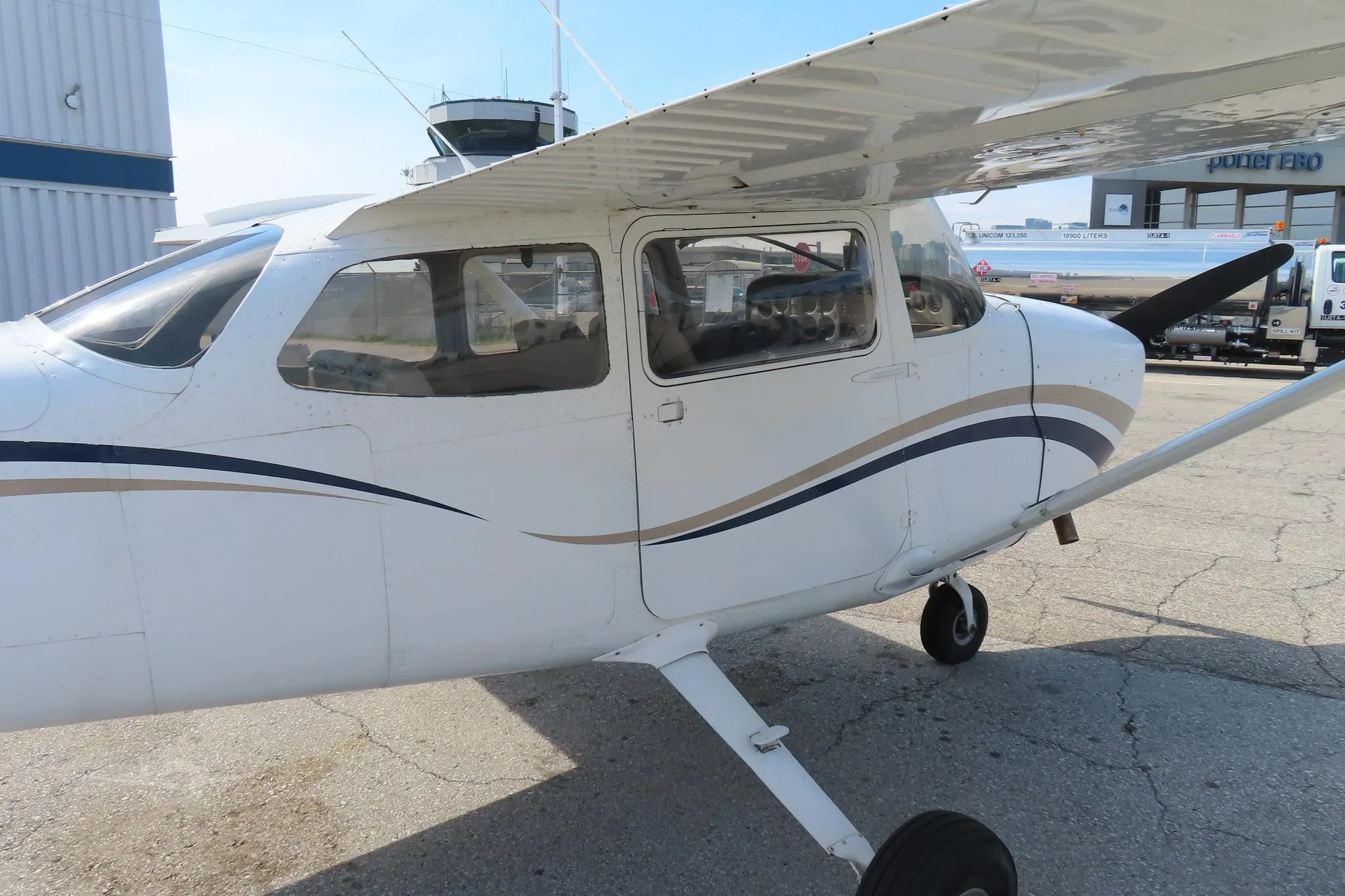 Exterior view of a 1975 CESSNA 172M SKYHAWK, C--GPZB.