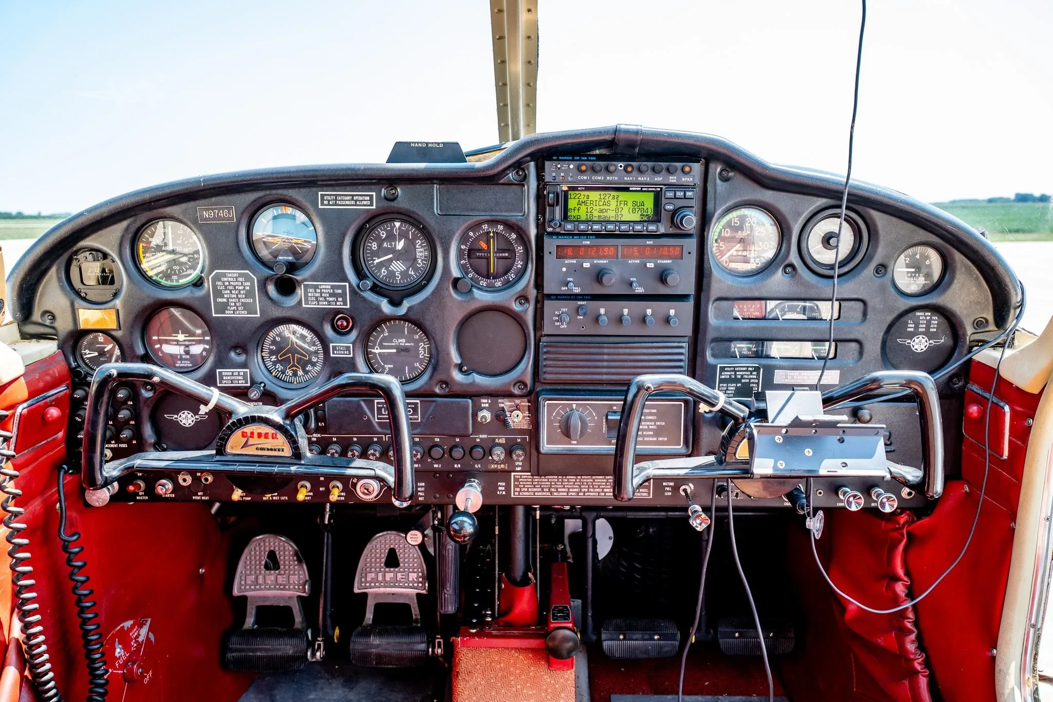 Cockpit and instrument panel of a 1967 PIPER CHEROKEE 180.