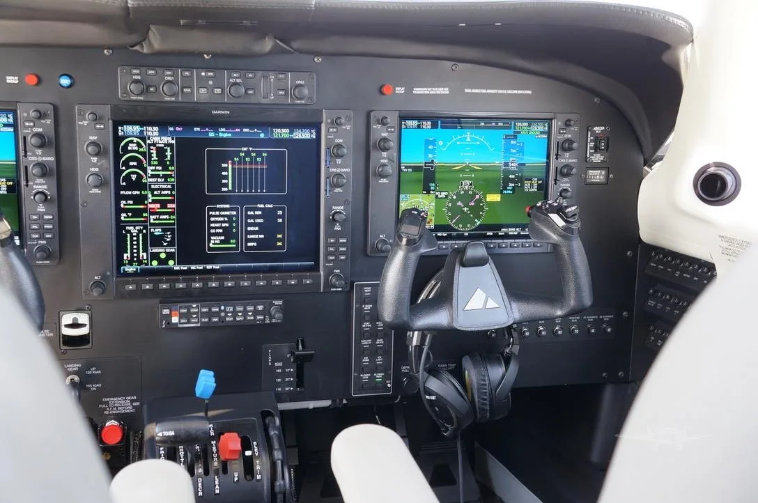 Cockpit and instrument panel of a 2020 PIPER M350.