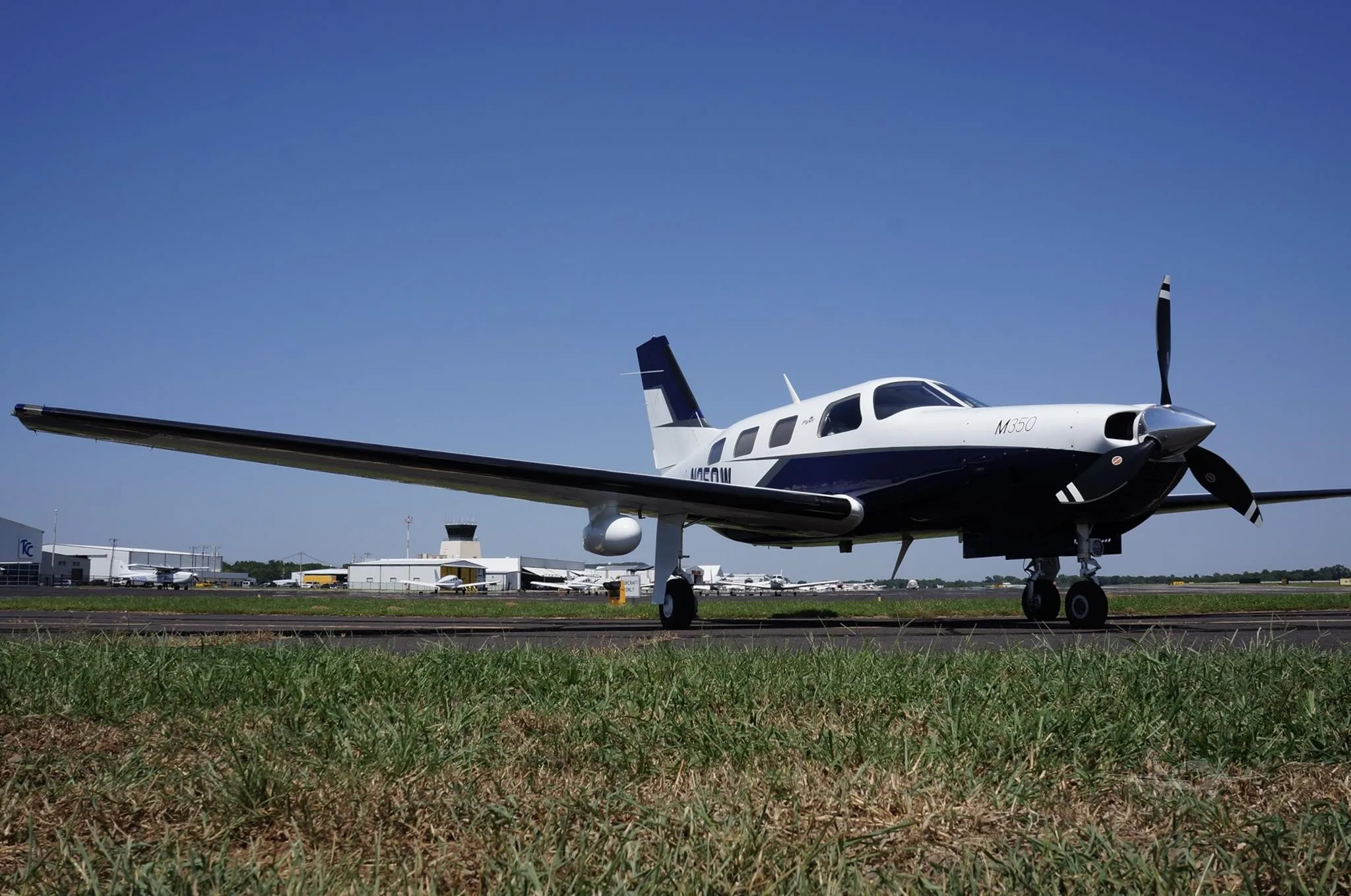 Exterior view of a 2020 PIPER M350, N350W.