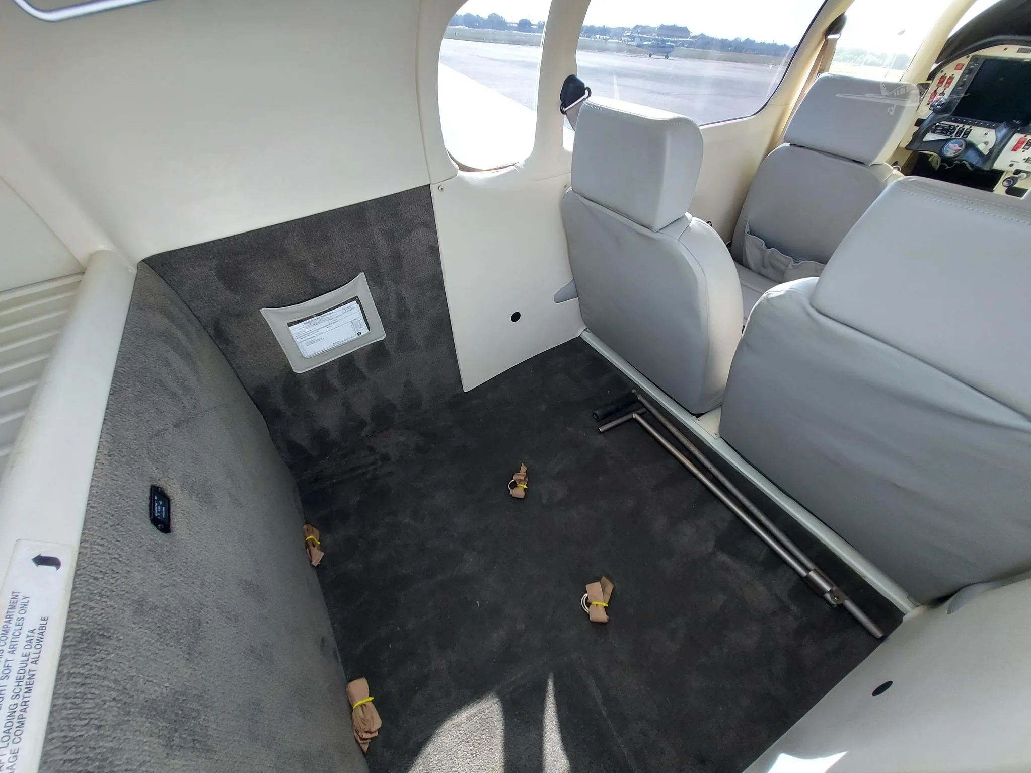 Cabin interior of a 2007 MOONEY ACCLAIM.