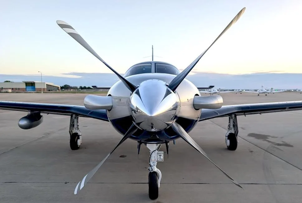Exterior view of a 2008 PIPER MERIDIAN, N450KM.