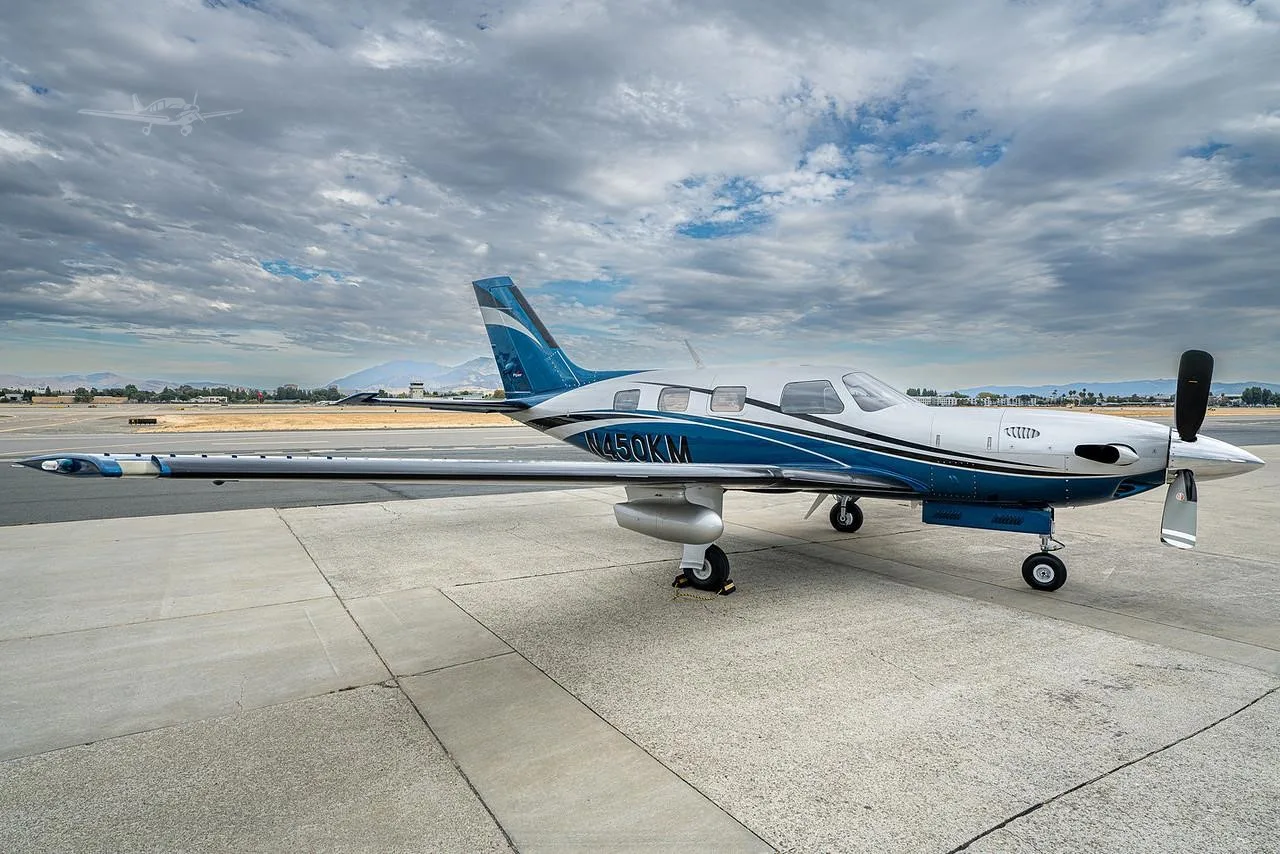Exterior view of a 2008 PIPER MERIDIAN, N450KM.