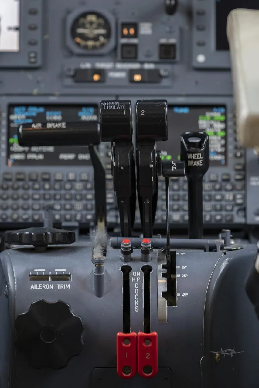 Avionics suite of a 2008 HAWKER 900XP.
