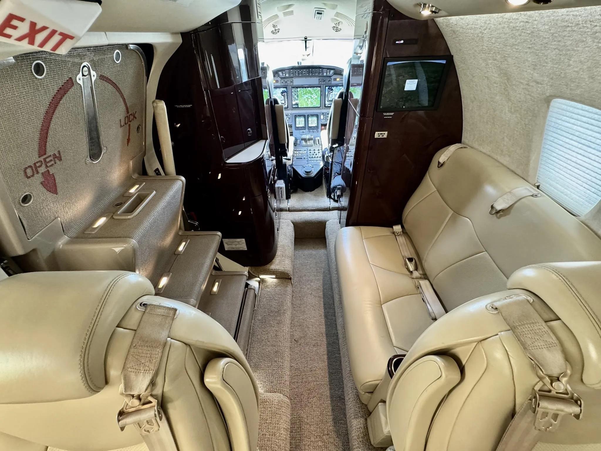 Cabin interior of a 2011 CESSNA CITATION XLS+.