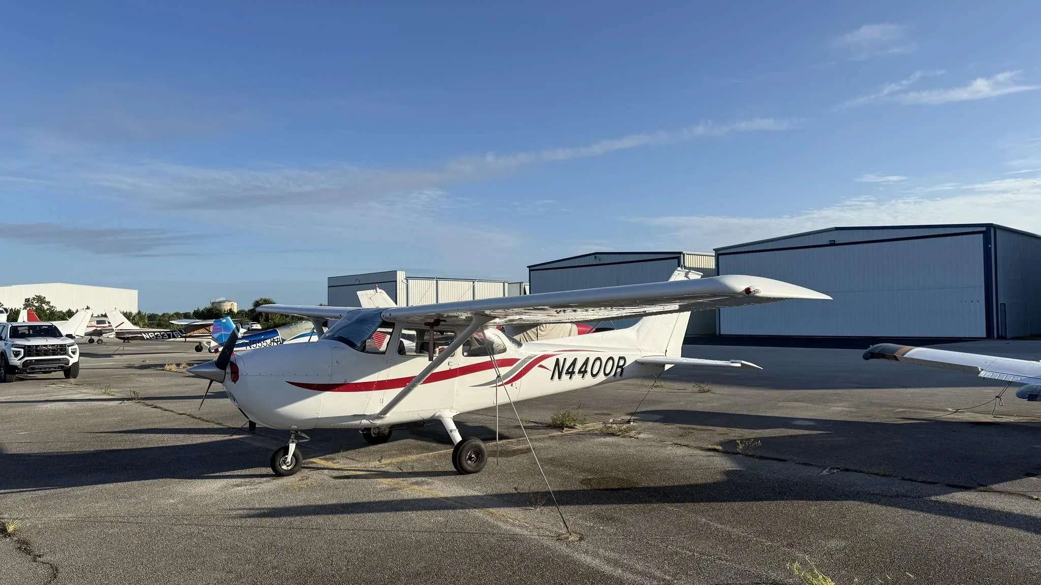 Exterior view of a 1974 CESSNA 172M SKYHAWK, N4400R.