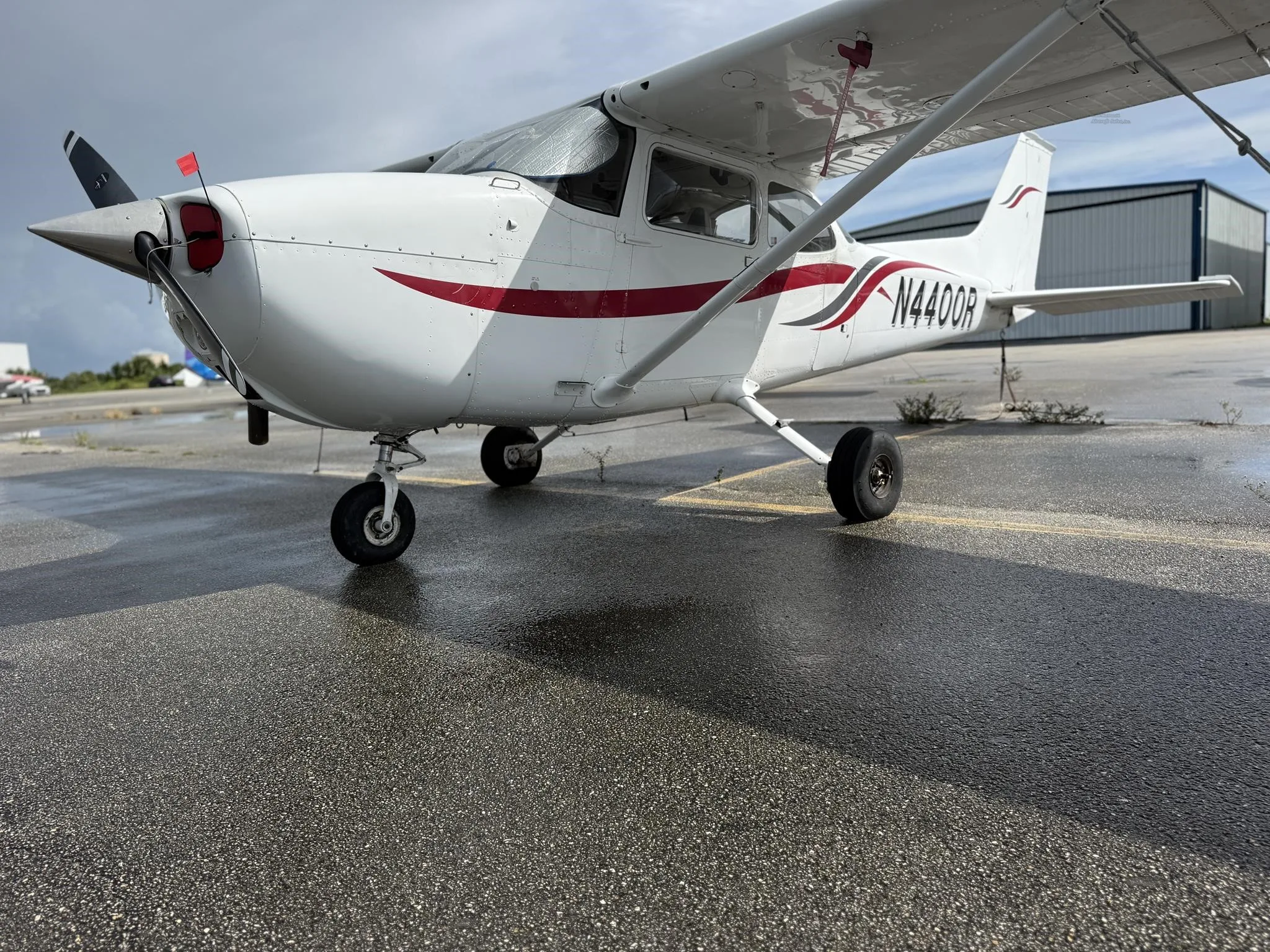 Exterior view of a 1974 CESSNA 172M SKYHAWK, N4400R.