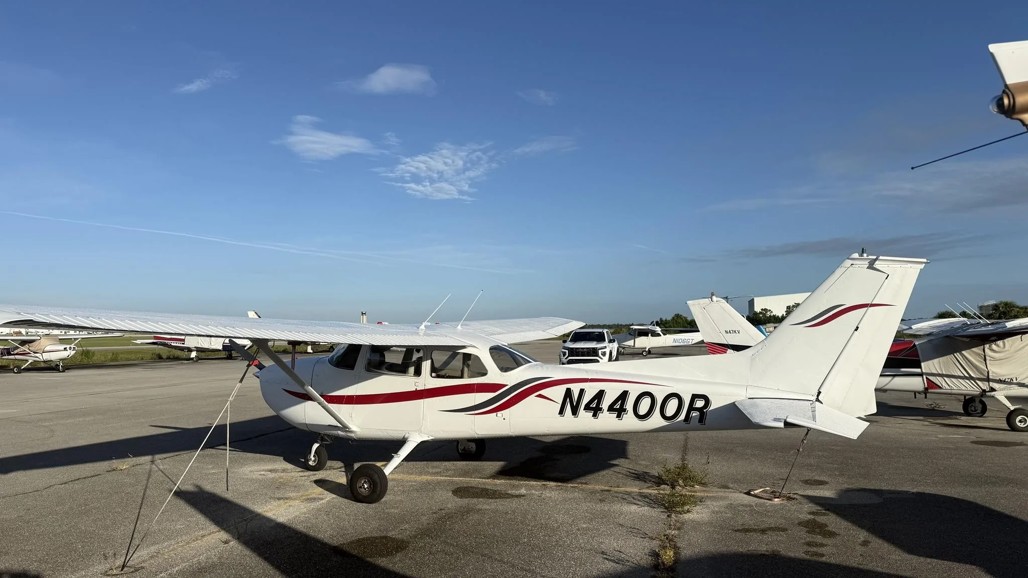 Exterior view of a 1974 CESSNA 172M SKYHAWK, N4400R.