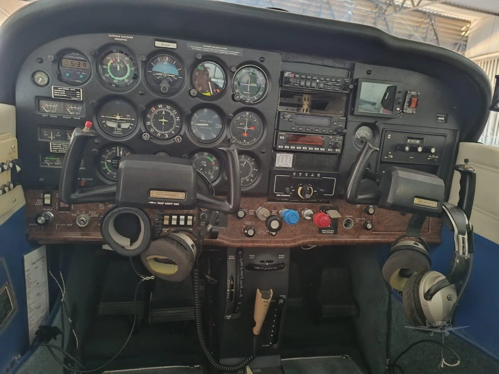 Cockpit and instrument panel of a 1981 CESSNA 172RG CUTLASS.