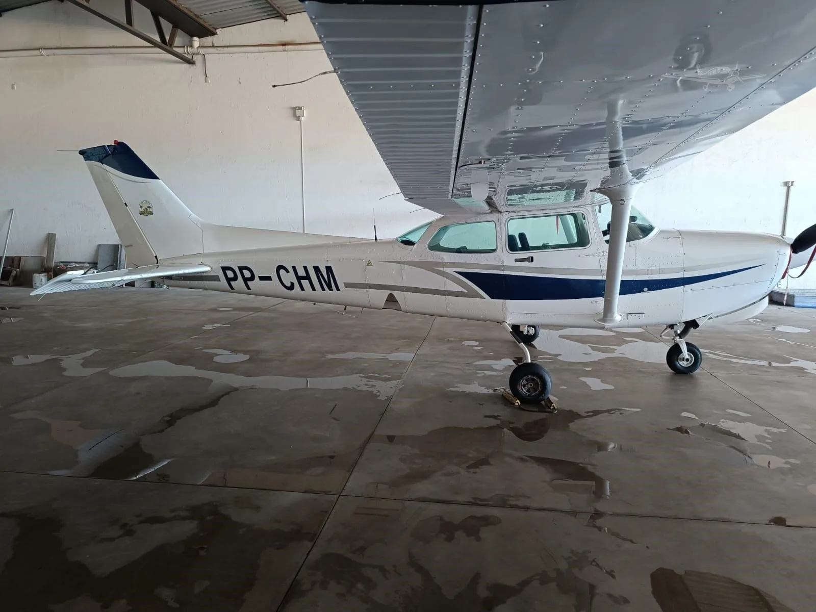 Exterior view of a 1981 CESSNA 172RG CUTLASS.