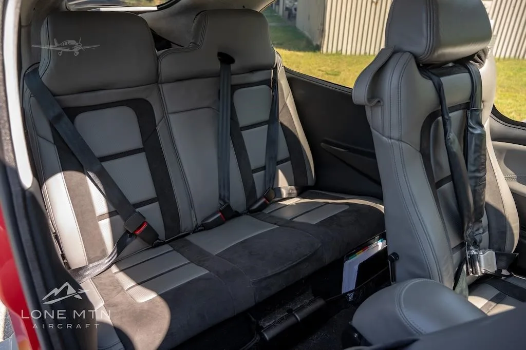 Cabin interior of a 2023 CIRRUS SR22-G6.