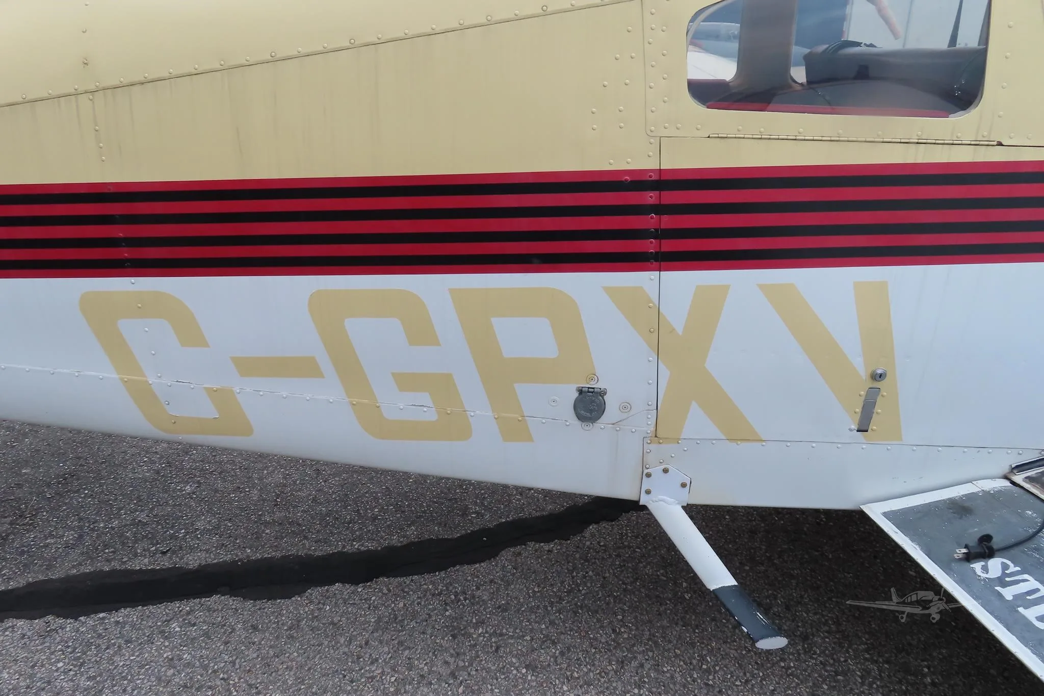 Exterior view of a 1976 PIPER WARRIOR, C-GPXV.