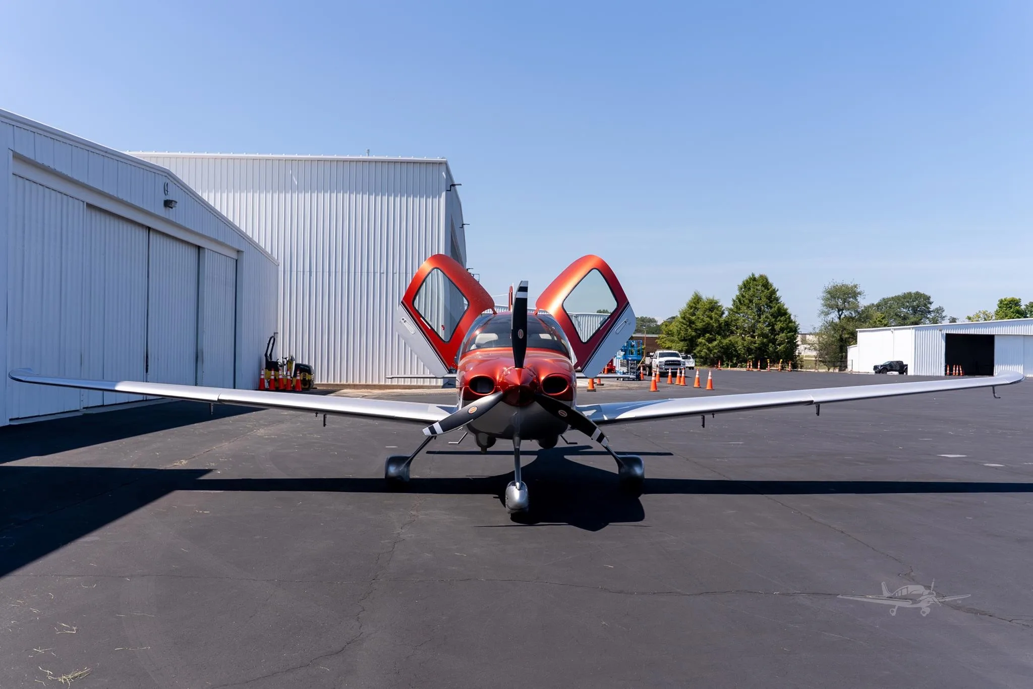 Marketing image of a 2020 CIRRUS SR20-G6.